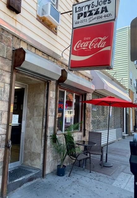 Larry & Joe's Pizzeria